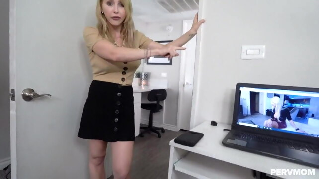 Son Fucks His Horny Mom Hard - Alix Lynx xxx blonde video
